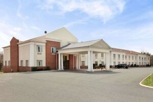Picture of Days Inn by Wyndham Altavista