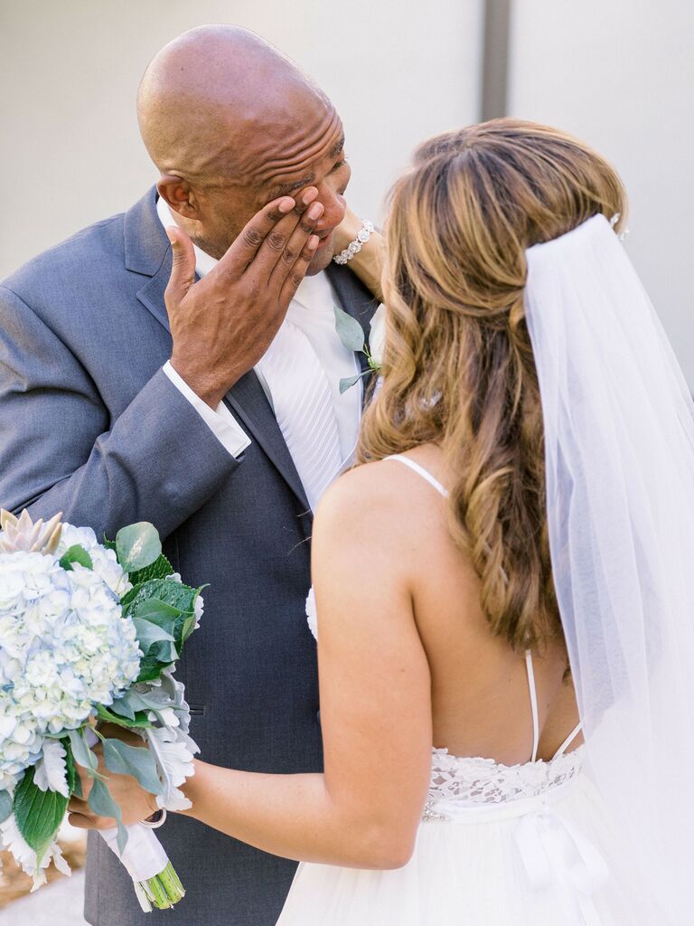 beach wedding hairstyles half up with veil