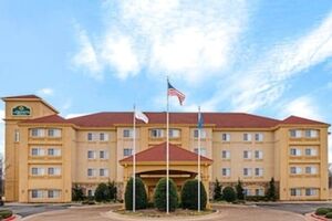 Picture of La Quinta Inn & Suites by Wyndham Stillwater University Area