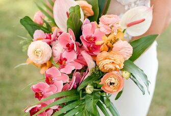 21 Fresh Tropical Wedding Bouquet Ideas We Love