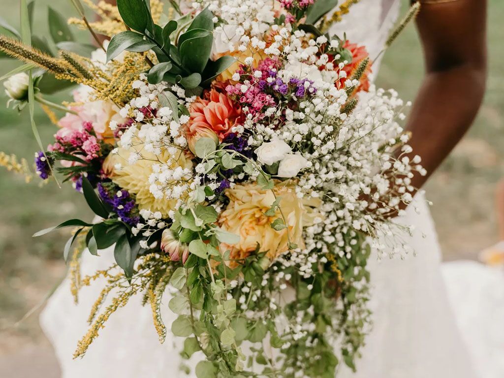 55 Boho & Rustic Wildflower Wedding Ideas on Budget -  Wildflower wedding,  Wedding centerpieces, Wedding table