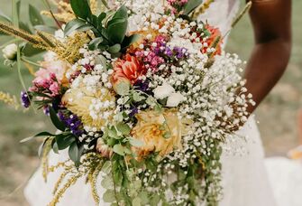 30 Wildflower Wedding Bouquets We Love 