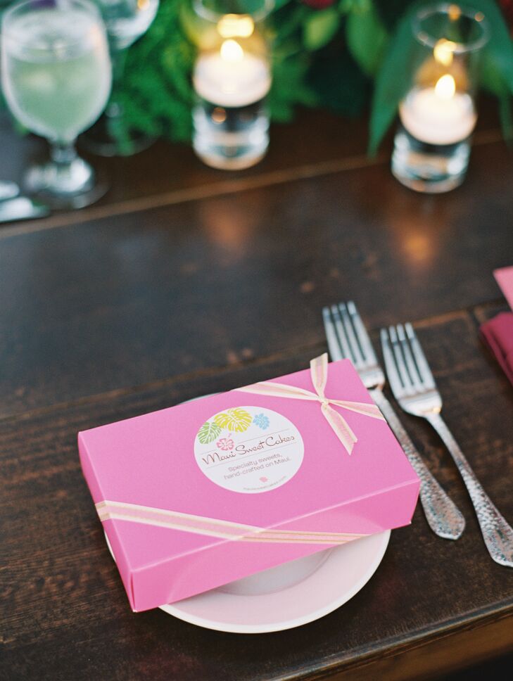 To enhance their guests' Maui experience, Laura and Star gave the men a box of locally made cookies and chose necklaces by a Maui designer for the women.