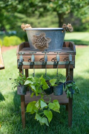 Vintage Decor at Garden Wedding