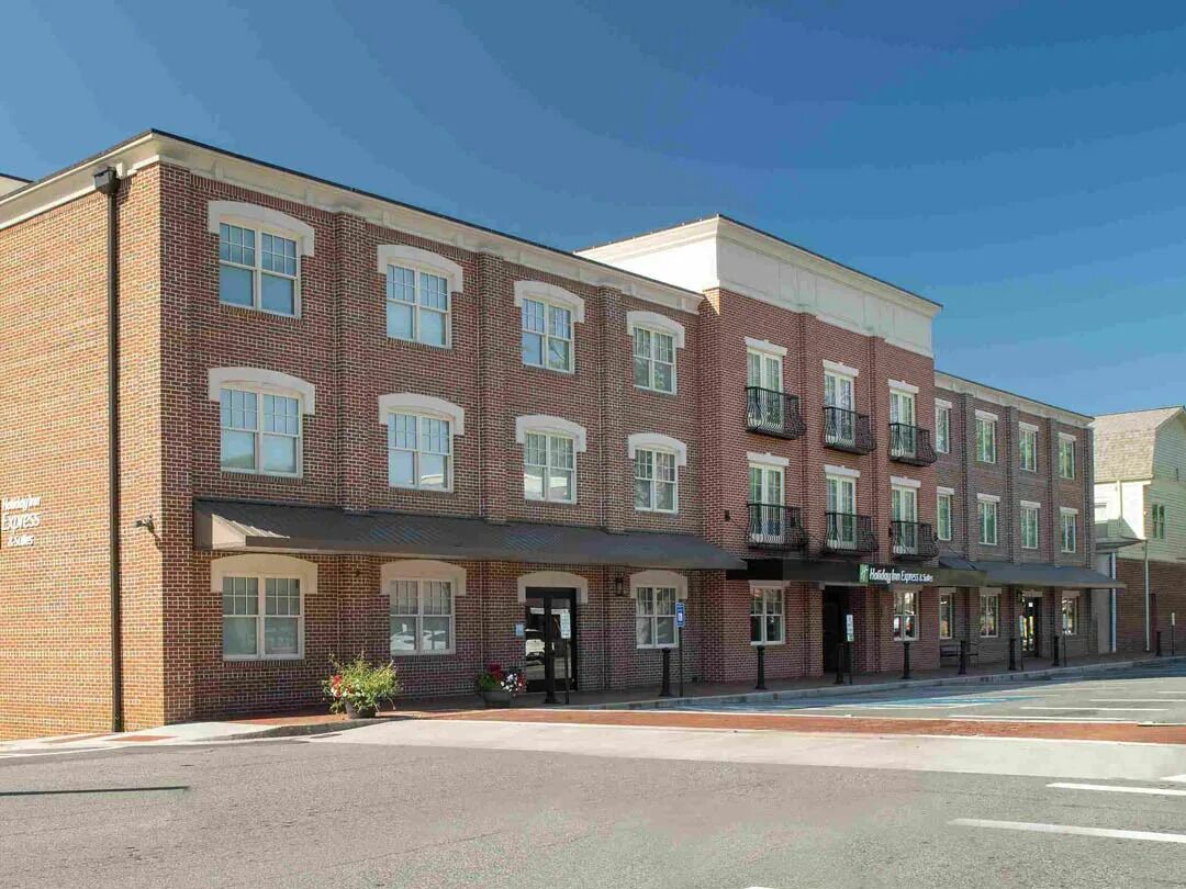 Picture of Holiday Inn Express & Suites Dahlonega