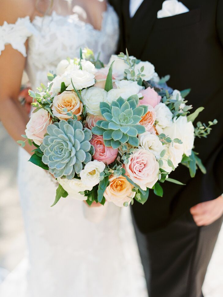 Desert-Inspired Bouquet With Roses and Succulents