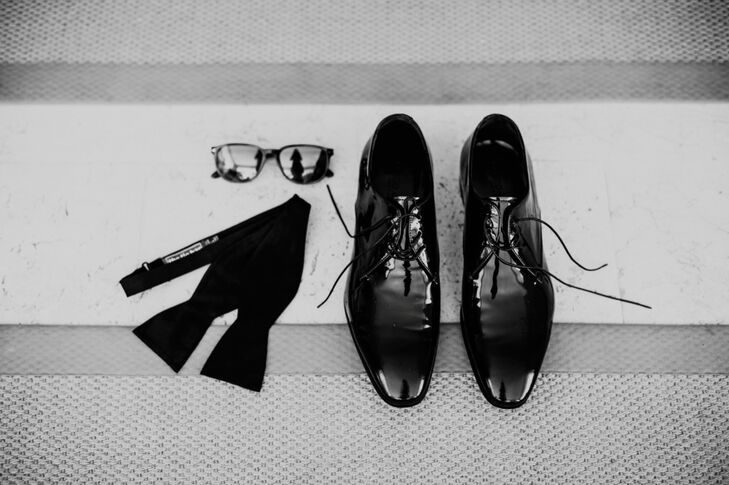 AJ wore a black tux—fitting with the old-Hollywood, black-tie vibe—paired with patent leather shoes.