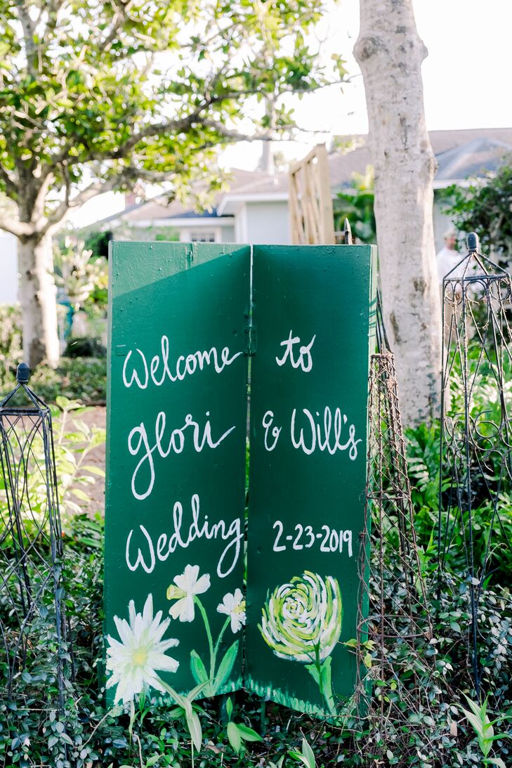 DIY Green Folding Sign in Backyard Wedding