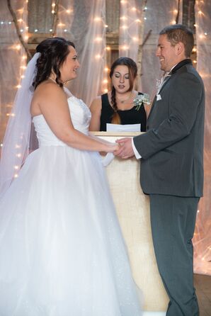 Winter Ceremony at the Belsolda Farm Barn
