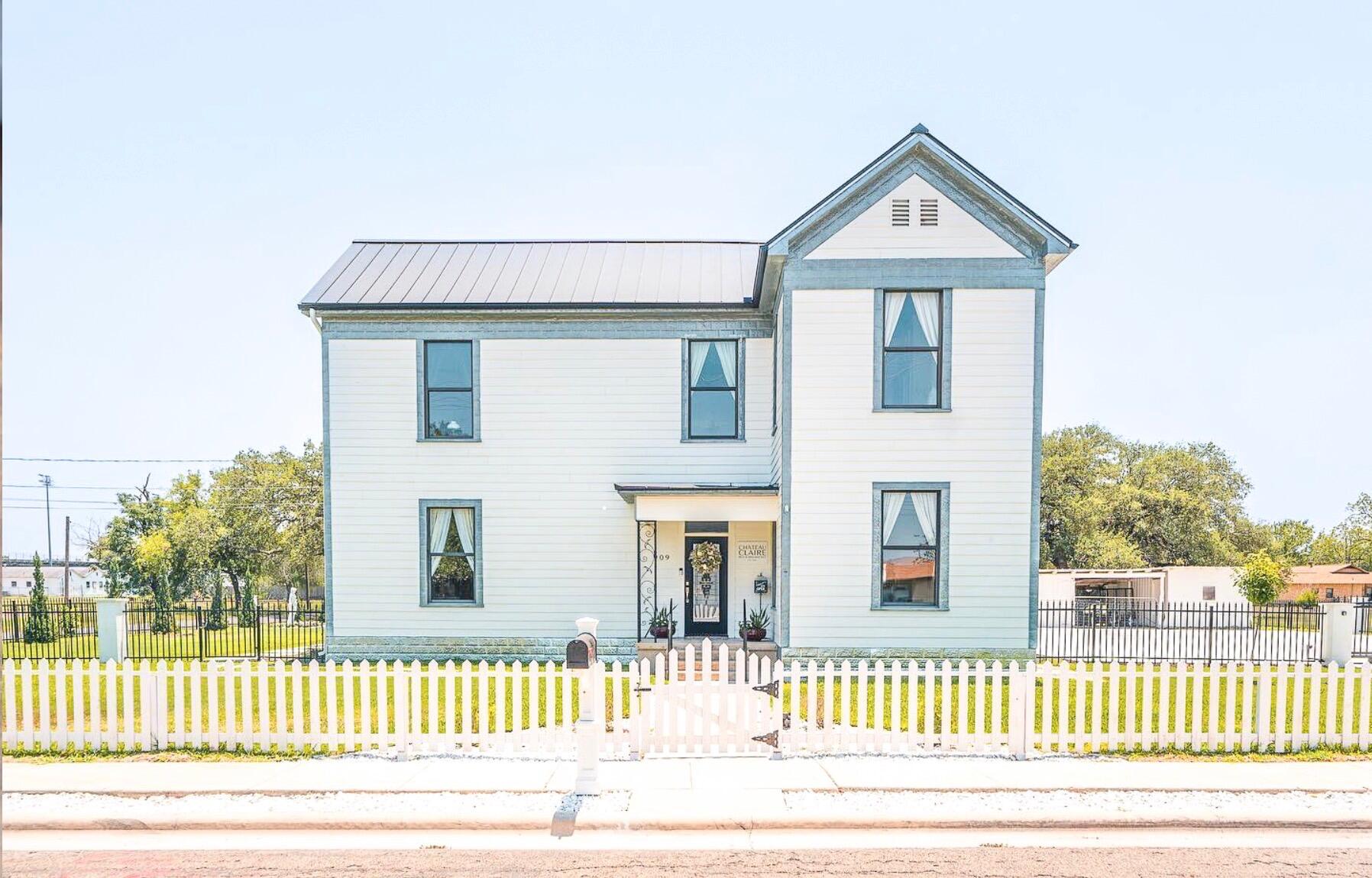 Picture of Chateau Claire Boutique Bed & Breakfast