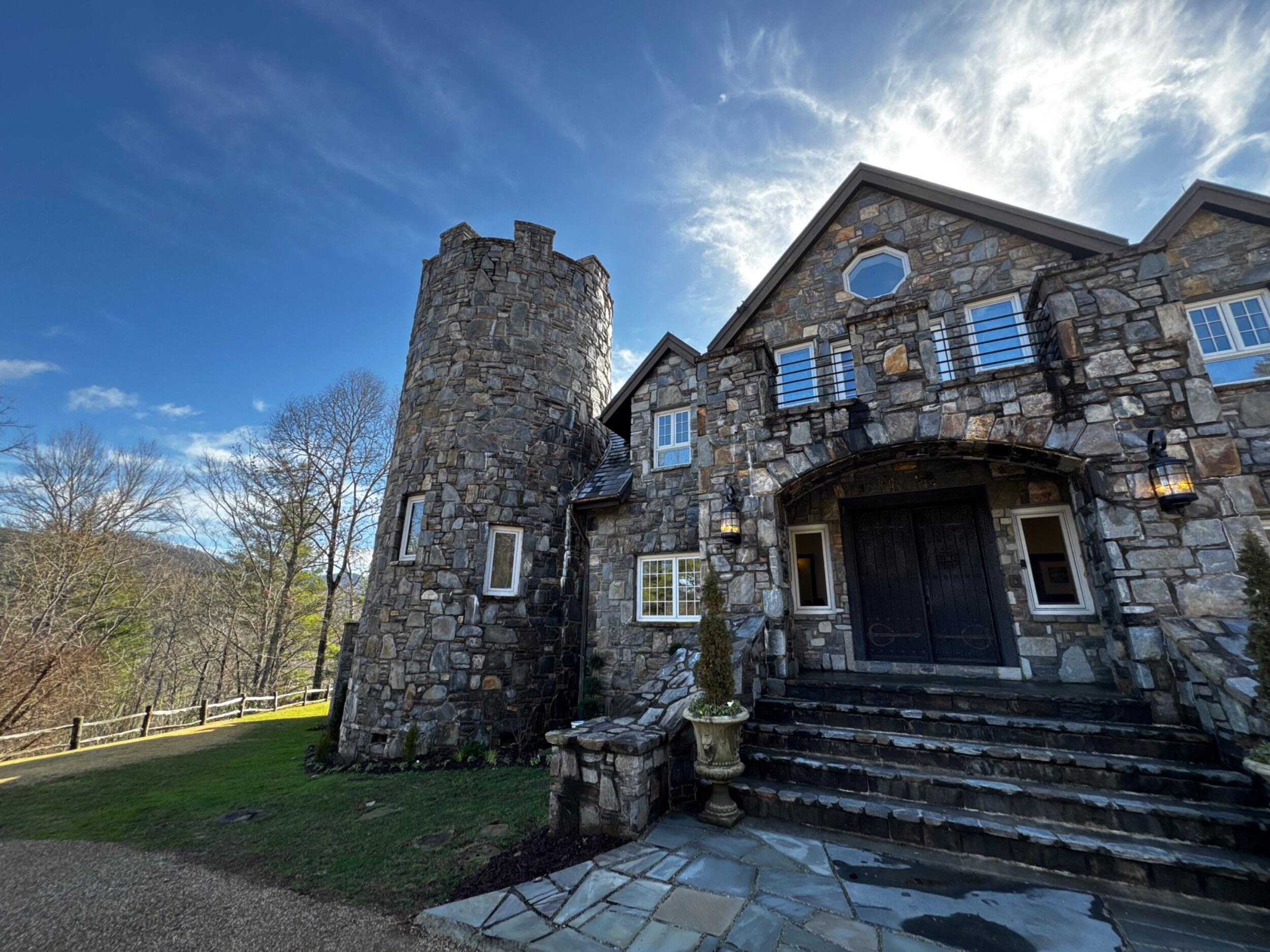 Picture of Castle Ladyhawke