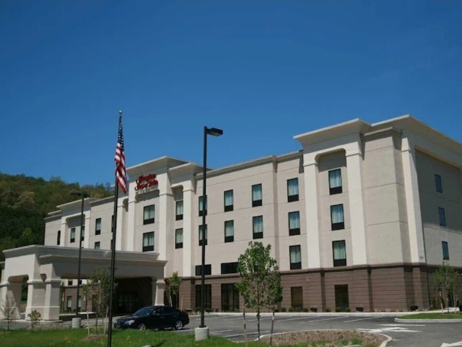 Picture of Hampton Inn & Suites Warren