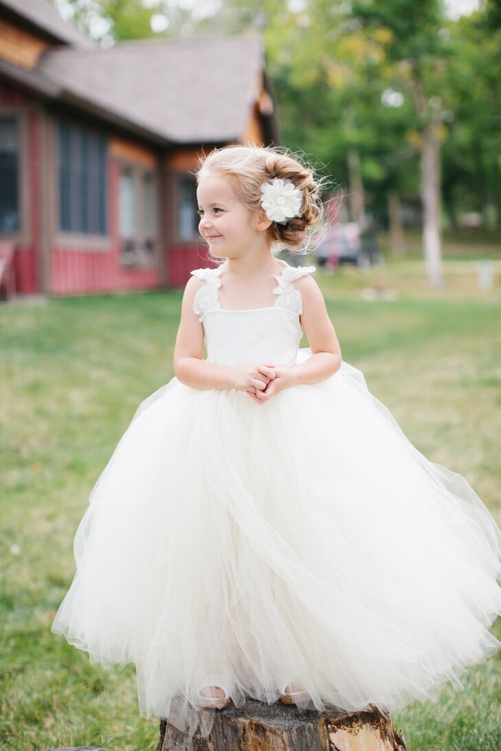 All of the beautiful white tulle flower girl dresses were custom-made by Angela's aunt and accessorized with white daisy hair accessories. The same aunt also helped make the wide range of desserts for the dessert table.