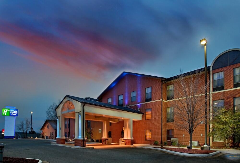 Picture of Holiday Inn Express & Suites Batesville by IHG