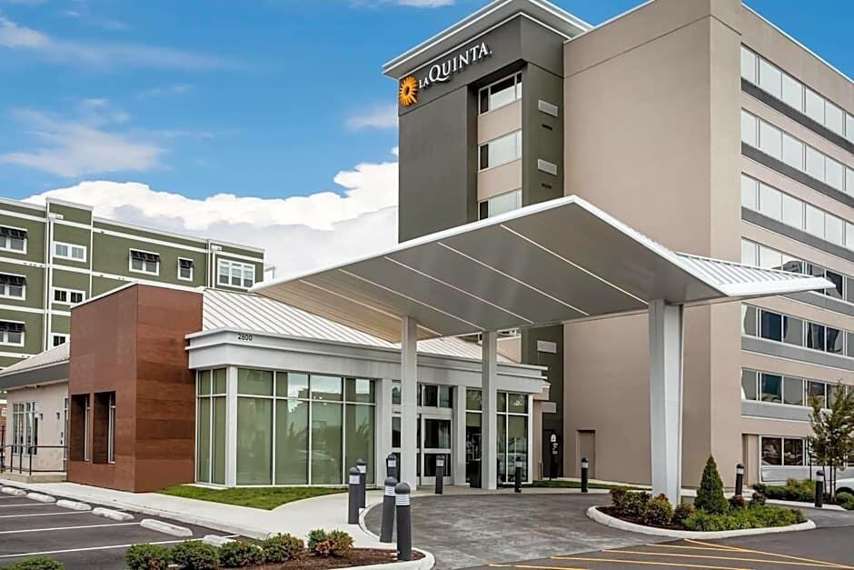 Picture of La Quinta Inn & Suites by Wyndham Virginia Beach