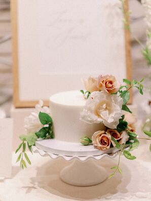 One-Tier Wedding Cake Decorated With Roses