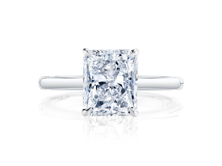 lab grown diamond engagement ring