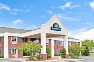 Picture of Days Inn & Suites by Wyndham Siler City