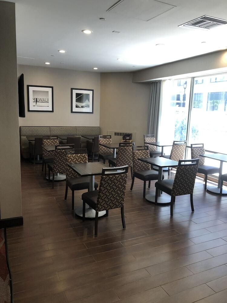 Picture of Hampton Inn & Suites Milwaukee Downtown