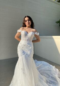 Essense of Australia D3418 Fit-and-Flare Wedding Dress