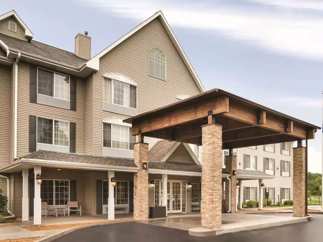Picture of Country Inn & Suites by Radisson, West Bend, WI