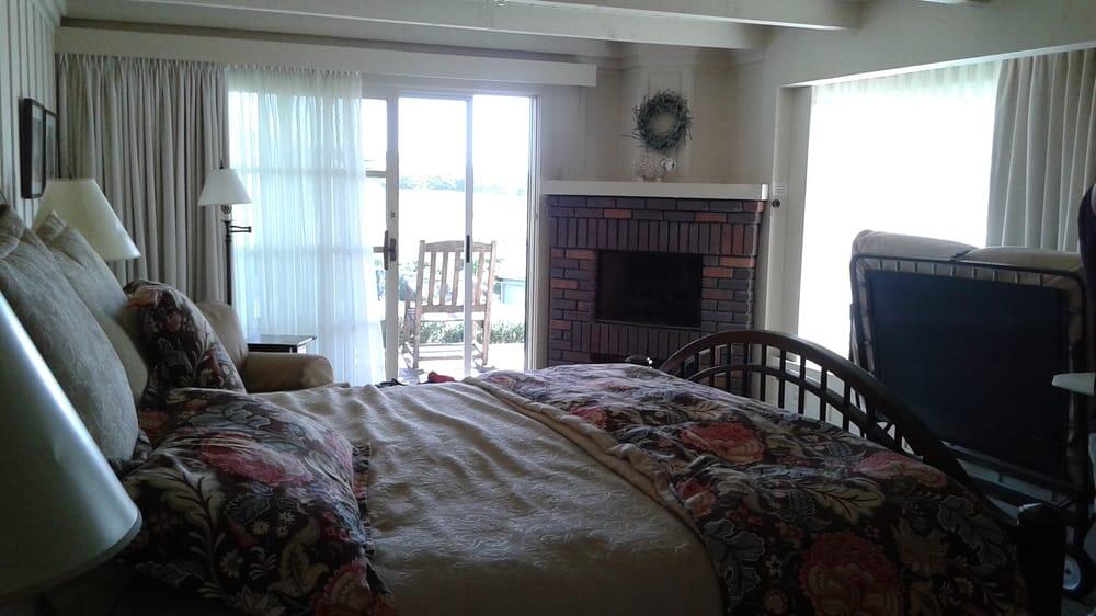 Picture of Mission Ranch Hotel