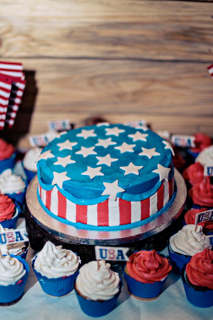 In line with the patriotic theme, Chris went for an American-flag-inspired groom's cake. Red, white and blue cupcakes surrounded the single-tier confection.