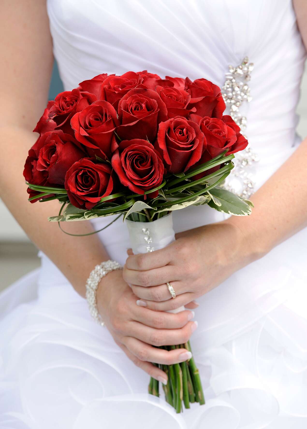 Hane forklædning Påvirke Red Rose Bridal Bouquet