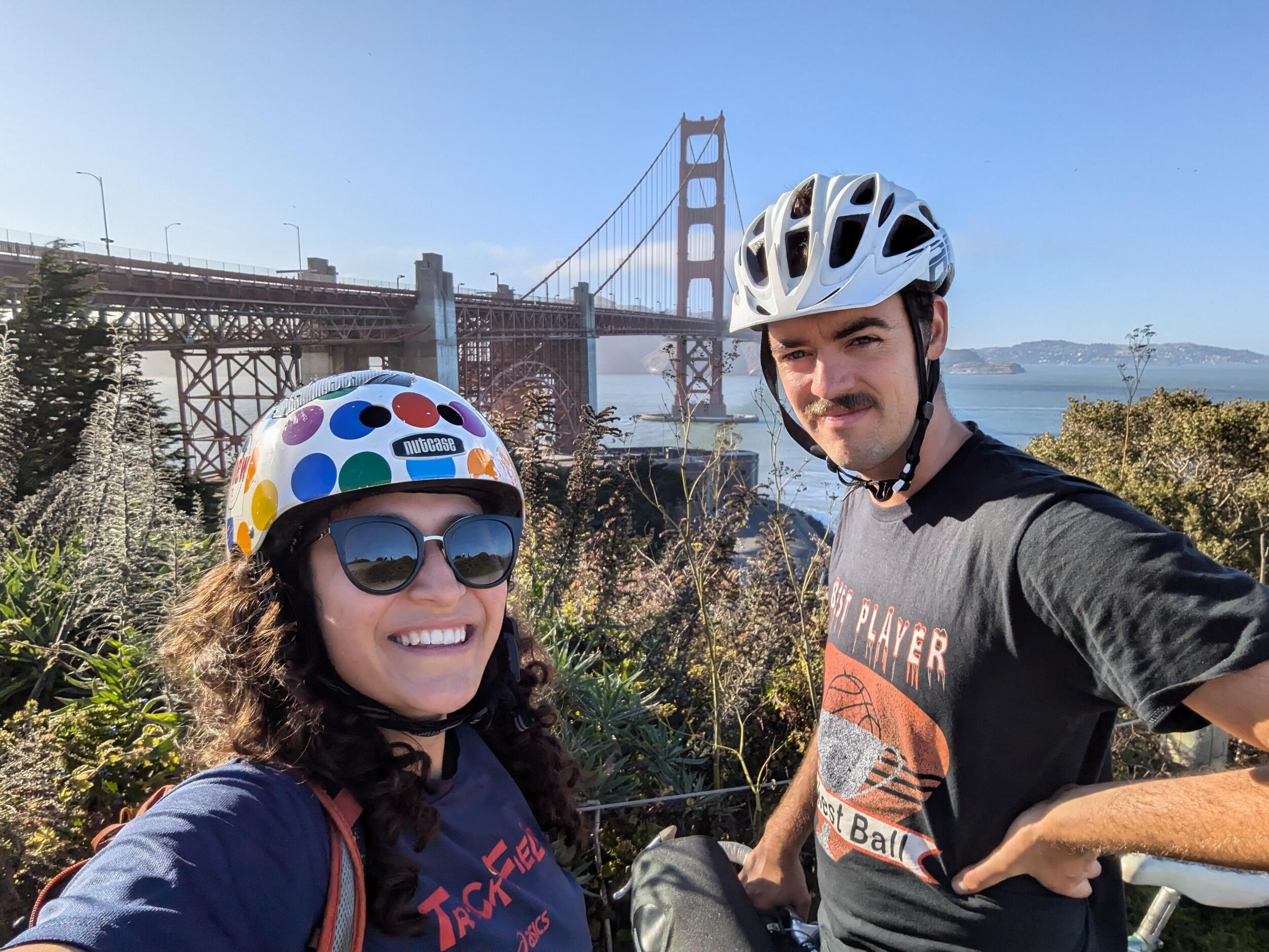 We love riding our bike all over our beautiful city. 
Nos encanta pasear en bicicleta por nuestra hermosa ciudad.