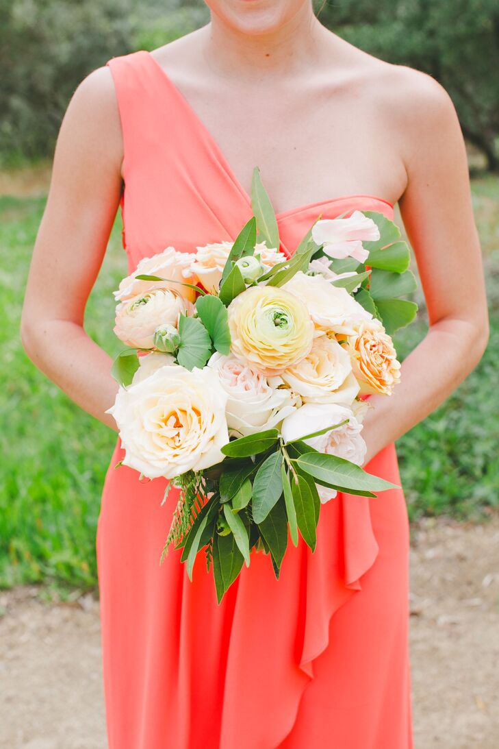 "I chose lots of whites and peaches and then accented everything with oranges and other fruits," Carly says. Each arrangement was designed by Larissa from Inviting Occasions.