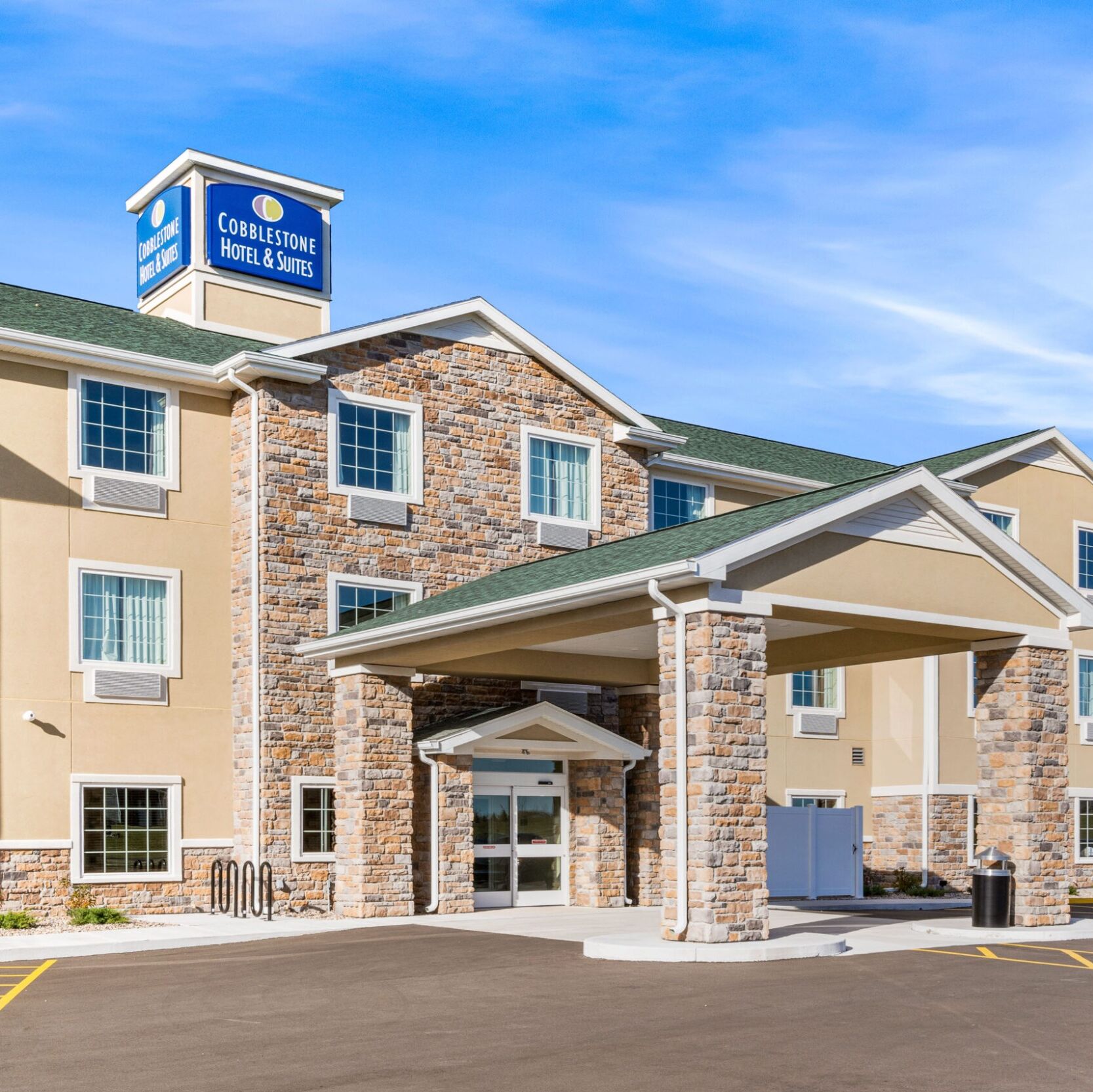 Picture of Cobblestone Hotel & Suites