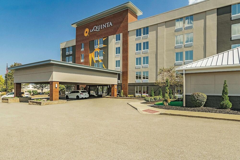 Picture of La Quinta Inn & Suites by Wyndham Cleveland Airport West