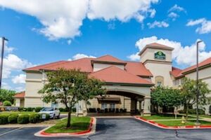 Picture of La Quinta Inn & Suites by Wyndham Bentonville