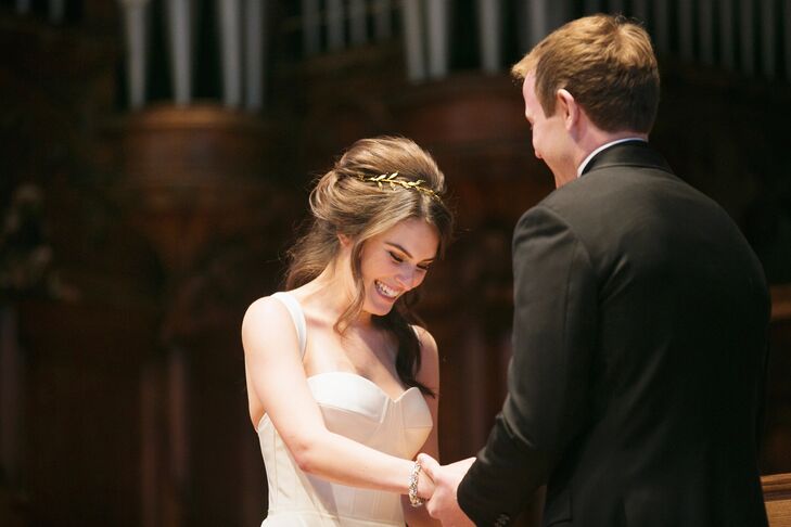 Graham Chapel at Washington University was an obvious choice for Linsey and Cliff when choosing a place to host their ceremony. “Cliff went to undergrad at Washington University and I have always been in awe of Graham Chapel, so choosing that venue to get married just made sense,” says Linsey. Cliff’s aunt officiated the ceremony, which added an extra personal and sentimental dimension to the day. In the months leading up to the wedding, she reached out to the couple’s family members and friends to get love advice to share during the ceremony. “We also wrote our own vows, which really added to the emotional level of the ceremony; exchanging them is something I’ll never forget,” says Linsey.