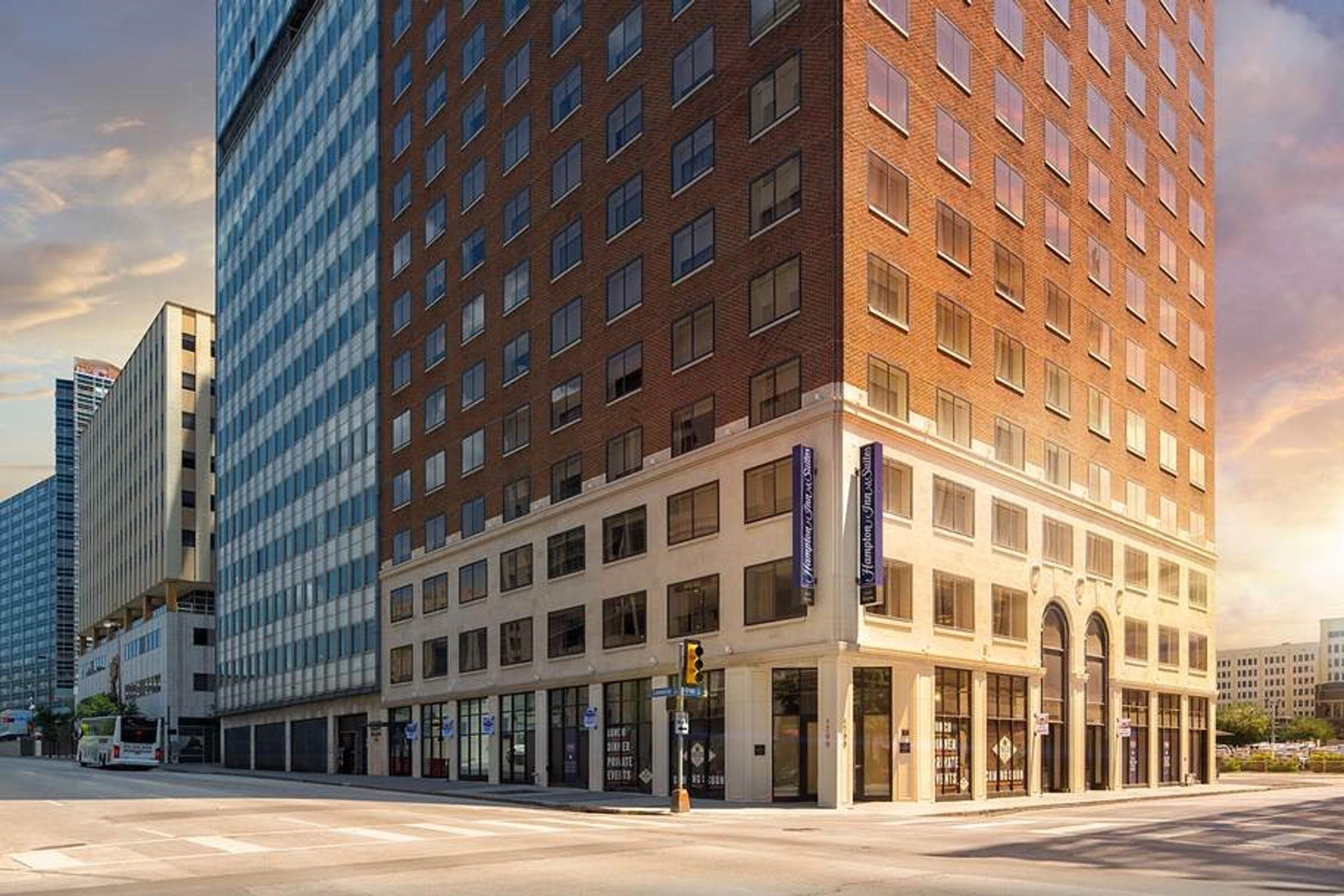 Picture of Hampton Inn & Suites Dallas Downtown