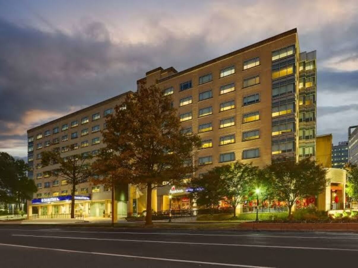 Picture of DoubleTree by Hilton St. Louis Forest Park
