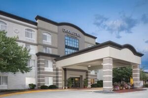 Picture of DoubleTree by Hilton Hotel Des Moines Airport
