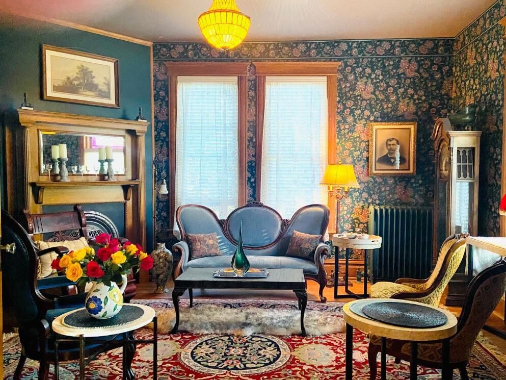Picture of Red Rosebud Bed & Breakfast