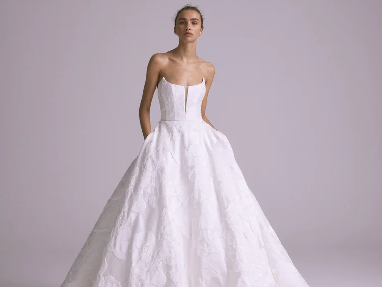 20 Classic Wedding Dresses for Brides With Timeless Style