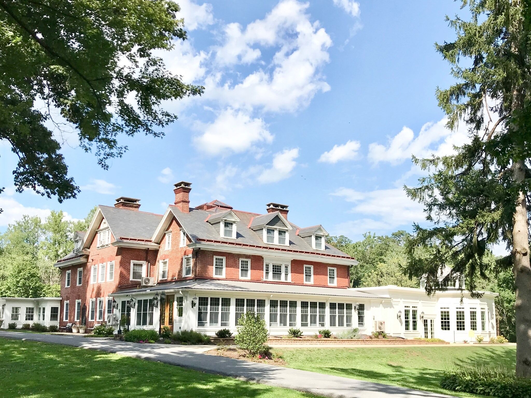 Picture of Cameron Estate Inn
