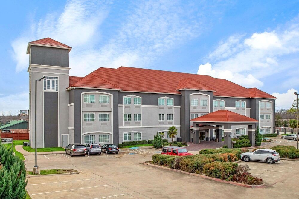 Picture of La Quinta Inn & Suites by Wyndham Cleburne