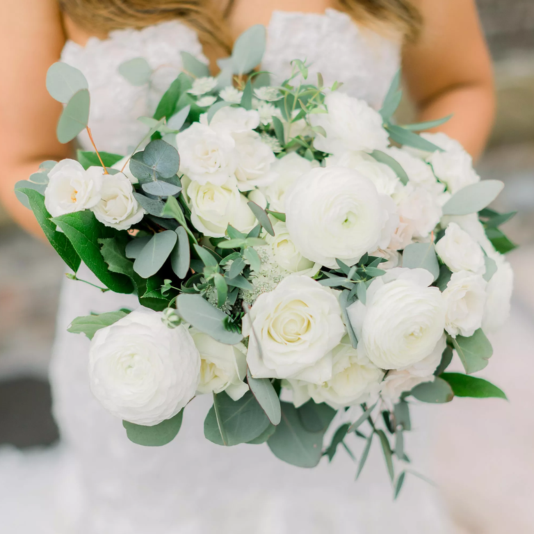 Rose and eucalyptus bouquet for your wedding day