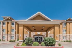 Picture of Days Inn & Suites by Wyndham Cleburne TX