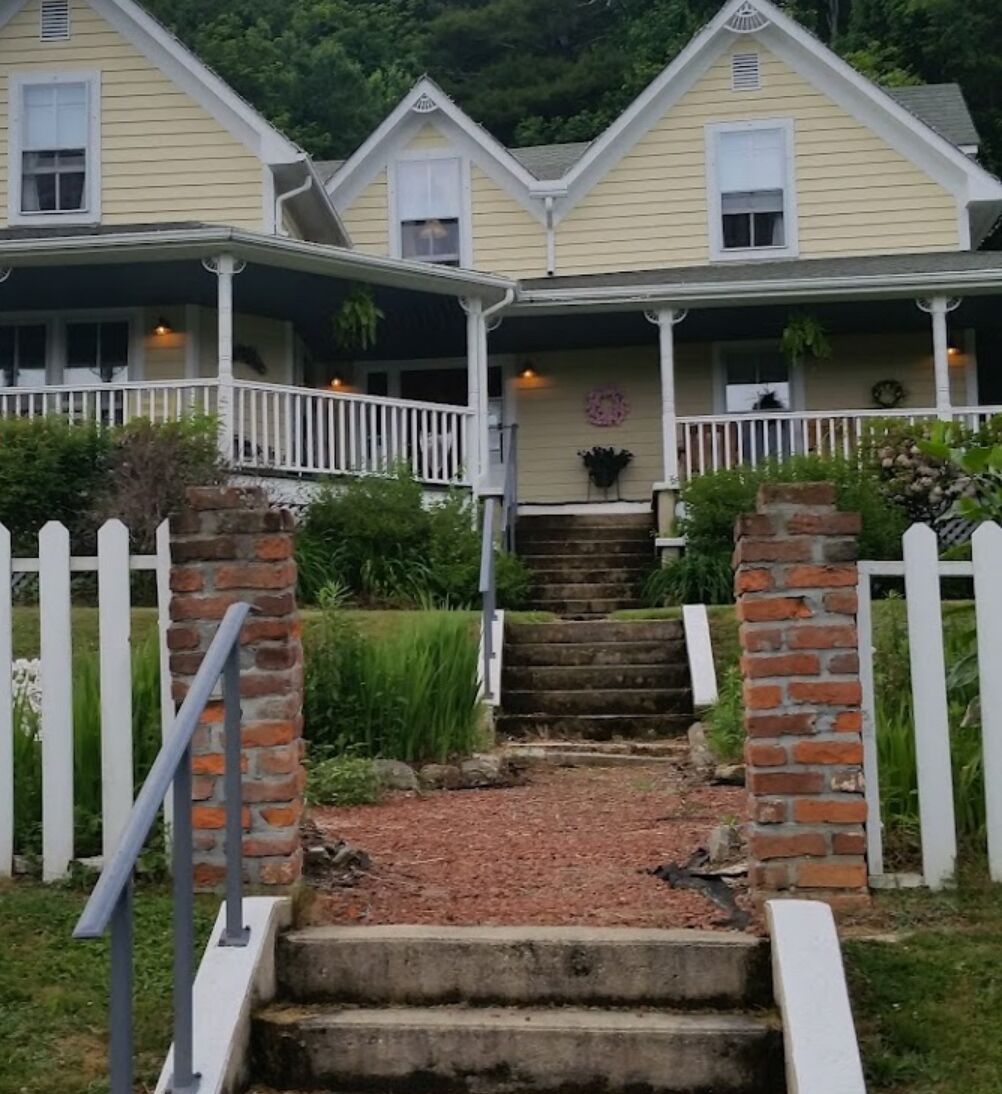 Picture of Perry House Bed & Breakfast