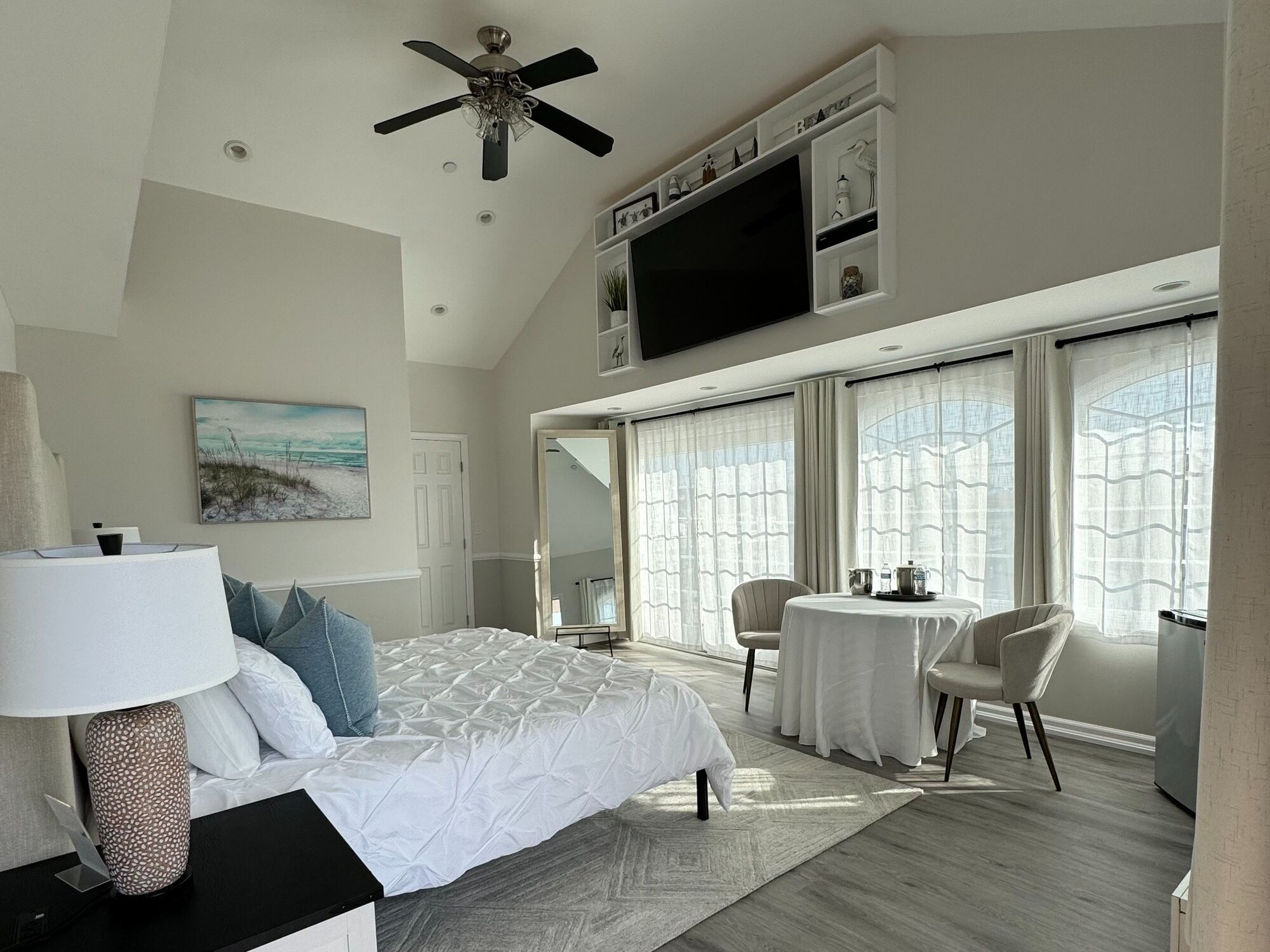 Picture of Land's End Motel & Marina 