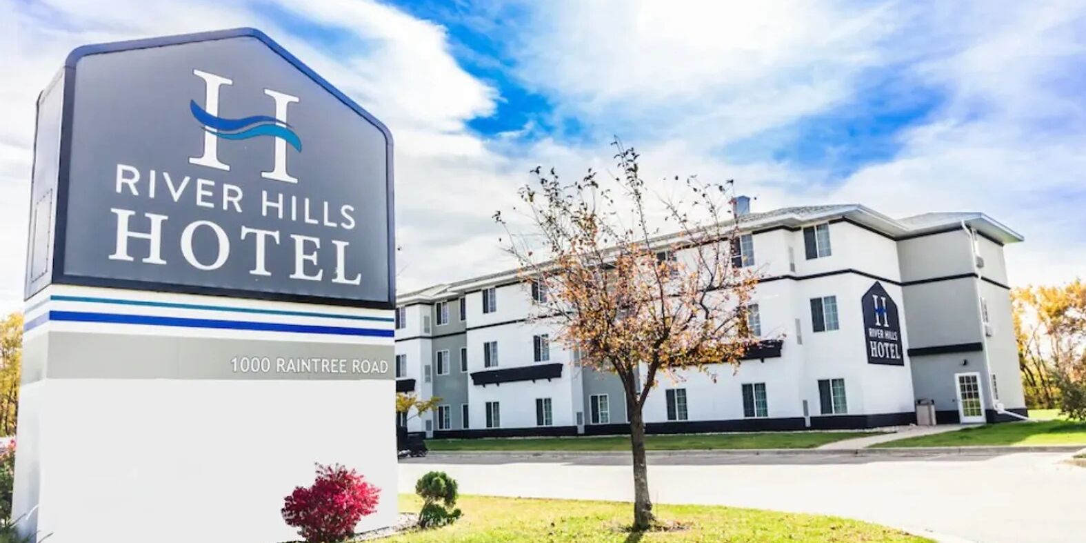 Picture of River Hills Hotel