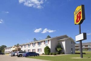 Picture of Super 8 by Wyndham Batesville
