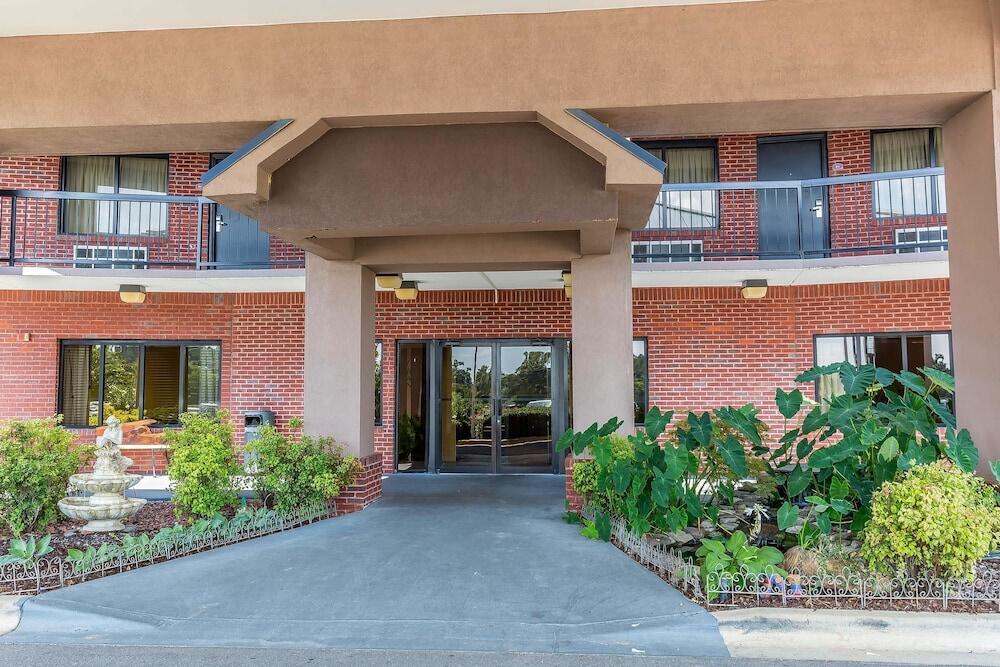 Picture of Quality Inn Calera I-65 exit 231