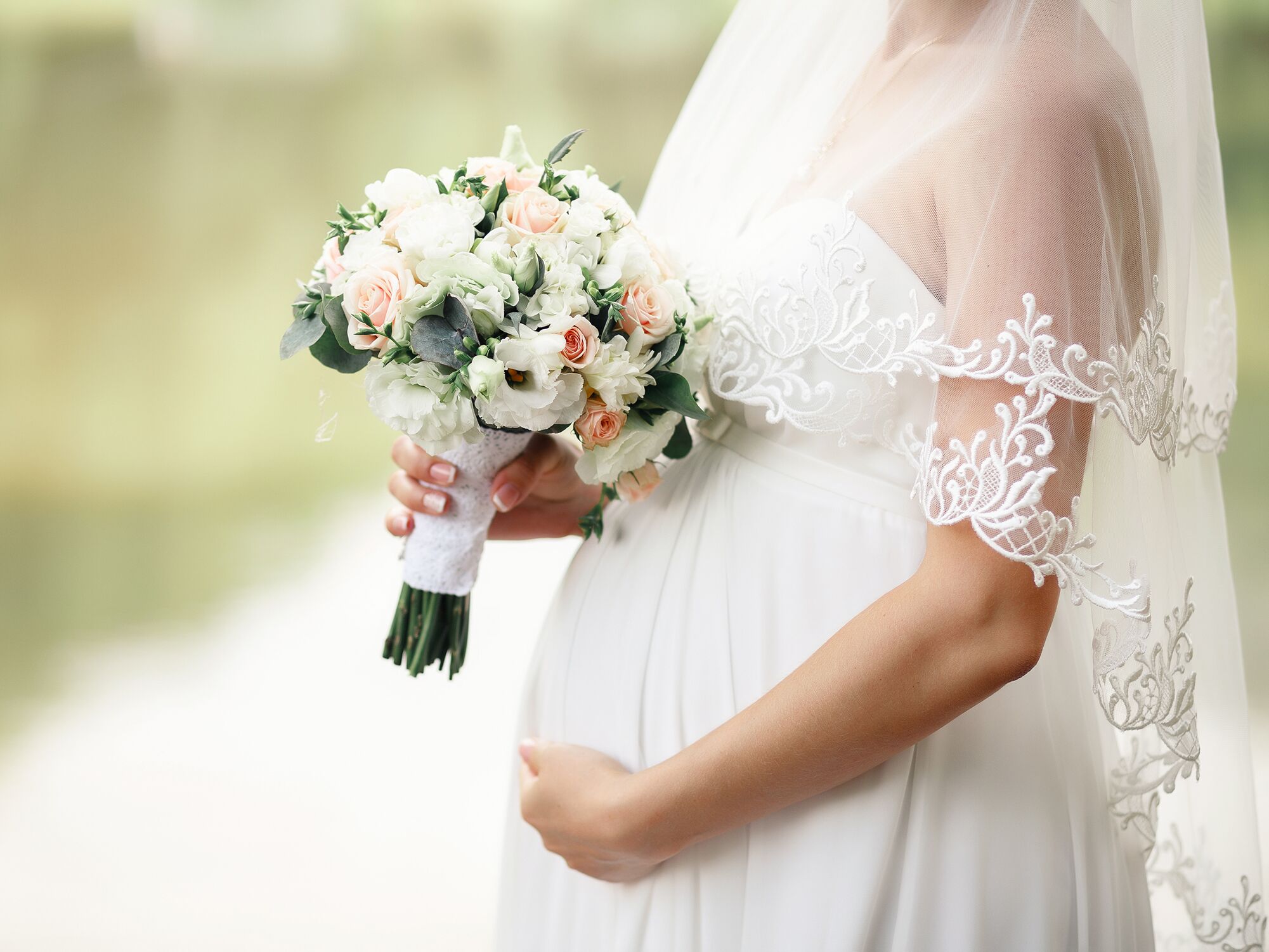 wedding dresses for pregnant women