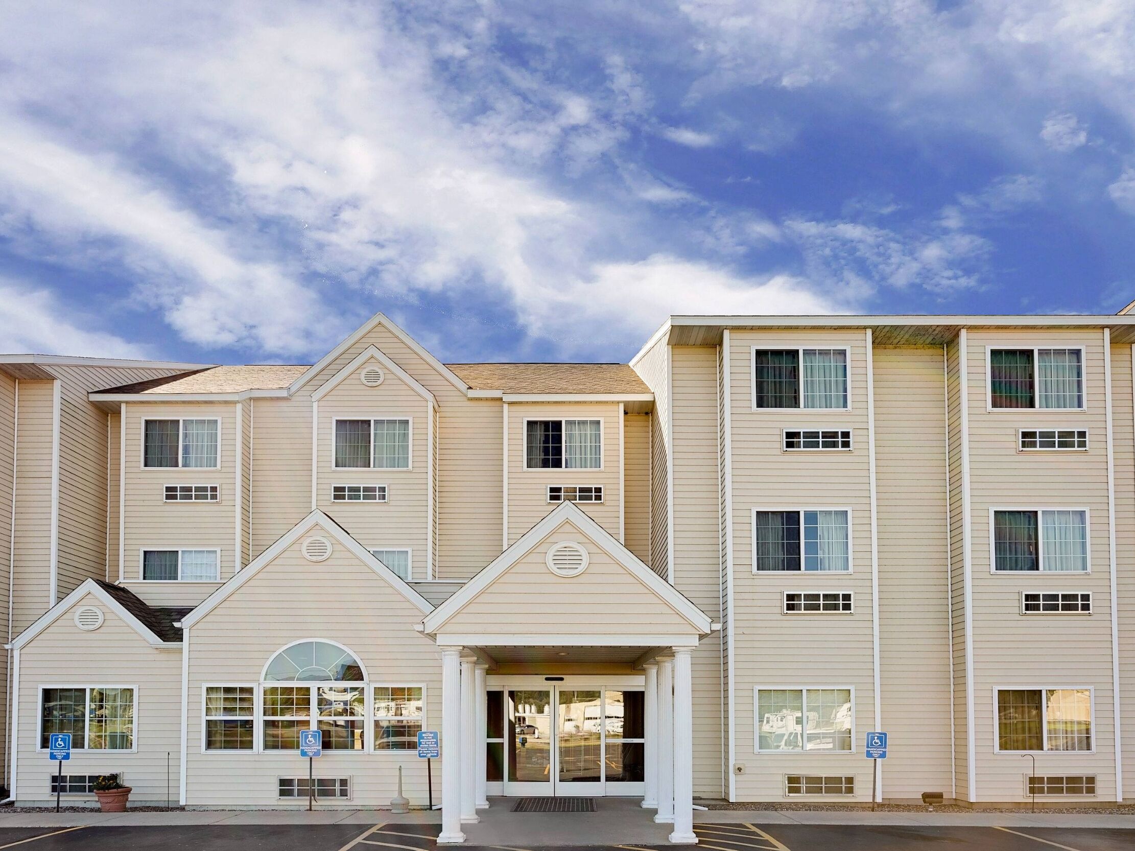 Picture of Microtel Inn & Suites by Wyndham Prairie du Chien